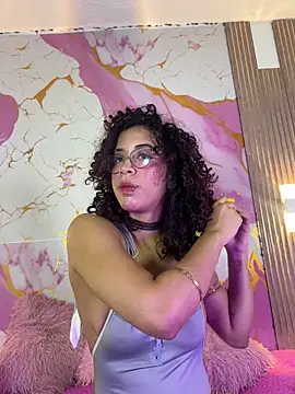 Woo isDaphne online show from May 10, 2026, 10:59 pm
