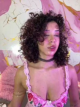 Woo isDaphne online show from June 1, 2026, 10:55 pm