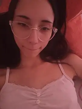 isaaabelaaa online show from February 9, 2026, 4:33 pm