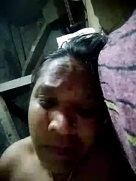 Snapshot of Loomaraj chatting on May 31, 2026, 5:42 pm Loomaraj online show from May 31, 2026, 5:42 pm