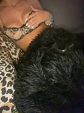 little dreamer  online show from March 13, 2026, 7:42 pm