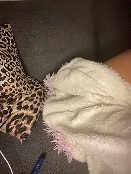 little dreamer  online show from March 15, 2026, 7:42 pm