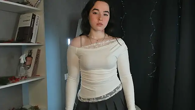 Snapshot of PulseNoir chatting on February 16, 2026, 5:03 am PulseNoir online show from February 16, 2026, 5:03 am