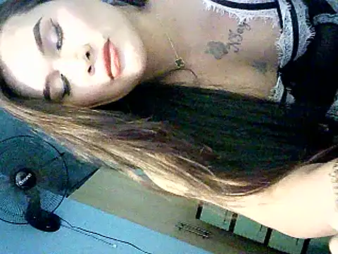 Snapshot of hollynicole chatting on February 23, 2026, 7:50 am hollynicole online show from February 23, 2026, 7:50 am