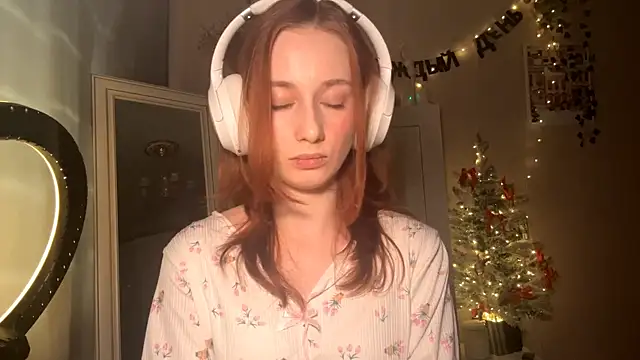 CordeliaEll online show from February 17, 2026, 7:49 am