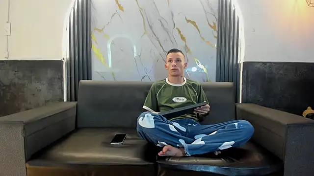 Isaak 26 online show from March 17, 2026, 5:27 pm