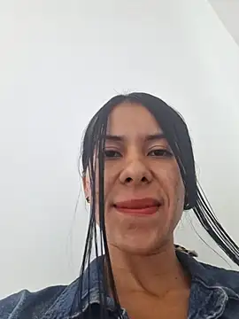 Snapshot of Alannys19 chatting on March 18, 2026, 8:01 pm Alannys19 online show from March 18, 2026, 8:01 pm