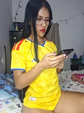 Alannys19 online show from June 24, 2026, 4:44 am