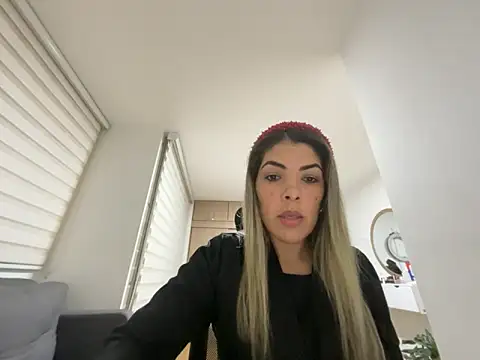 Encantadora Eva online show from February 12, 2026, 1:11 am