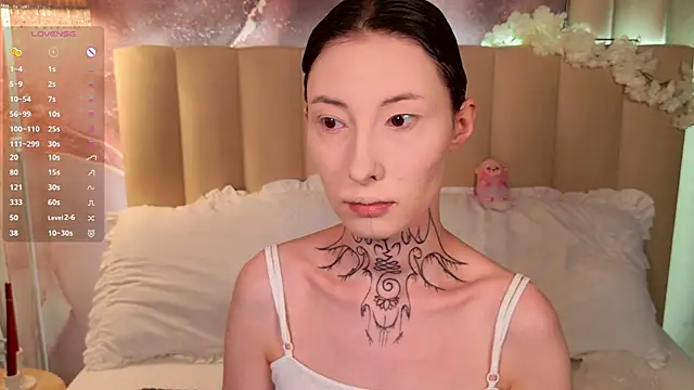 Snapshot of roxy_morrison_x chatting on April 19, 2026, 1:21 pm roxy morrison x online show from April 19, 2026, 1:21 pm