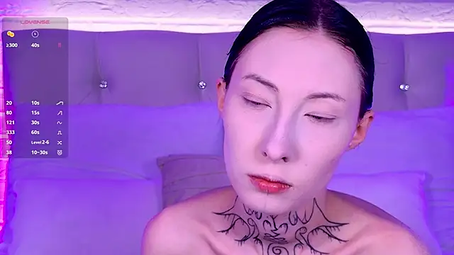 Snapshot of roxy_morrison_x chatting on May 4, 2026, 3:35 am roxy morrison x online show from May 4, 2026, 3:35 am