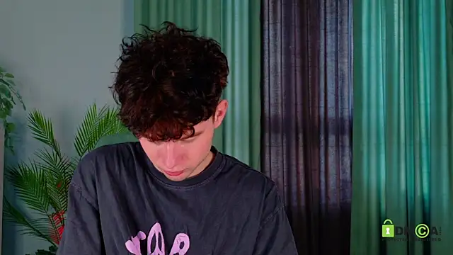 moon Gloww online show from March 25, 2026, 1:33 am