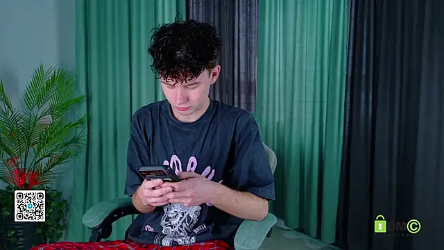 moon Gloww online show from March 26, 2026, 2:28 am