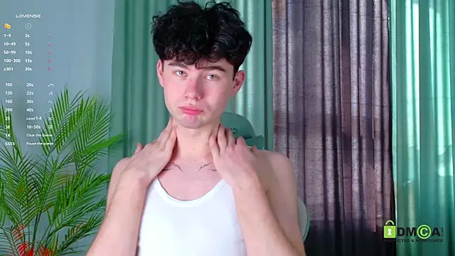 moon Gloww online show from April 1, 2026, 2:12 am