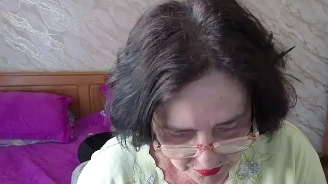 Snapshot of xMaryxAnne chatting on May 6, 2026, 11:15 am xMaryxAnne online show from May 6, 2026, 11:15 am