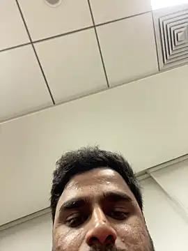 Snapshot of hassuniii chatting on February 10, 2026, 4:00 pm hassuniii online show from February 10, 2026, 4:00 pm