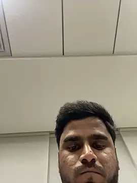 Snapshot of hassuniii chatting on February 11, 2026, 10:37 pm hassuniii online show from February 11, 2026, 10:37 pm