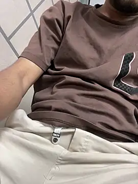 Snapshot of hassuniii chatting on February 12, 2026, 9:21 pm hassuniii online show from February 12, 2026, 9:21 pm