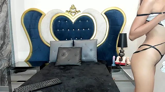 LinaSalazar online show from March 18, 2026, 11:30 pm