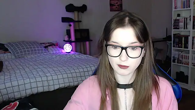 Snapshot of LunaXcherry chatting on March 31, 2026, 4:40 pm LunaXcherry online show from March 31, 2026, 4:40 pm