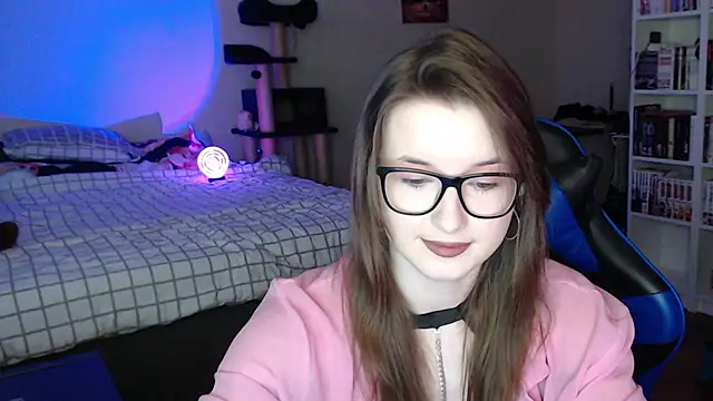 Snapshot of LunaXcherry chatting on April 1, 2026, 4:48 pm LunaXcherry online show from April 1, 2026, 4:48 pm