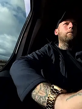 dave32000 online show from February 16, 2026, 10:22 am