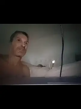 Snapshot of Mickredge chatting on March 4, 2026, 10:21 am Mickredge online show from March 4, 2026, 10:21 am