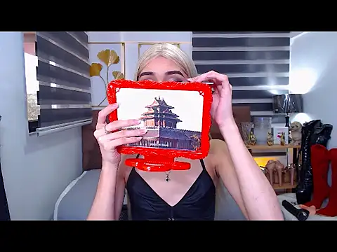 JuicyCockThea online show from May 3, 2026, 11:44 pm