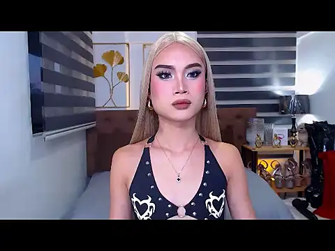 JuicyCockThea online show from June 17, 2026, 10:28 am