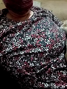 Snapshot of Simran_008 chatting on March 8, 2026, 1:36 am Simran 008 online show from March 8, 2026, 1:36 am