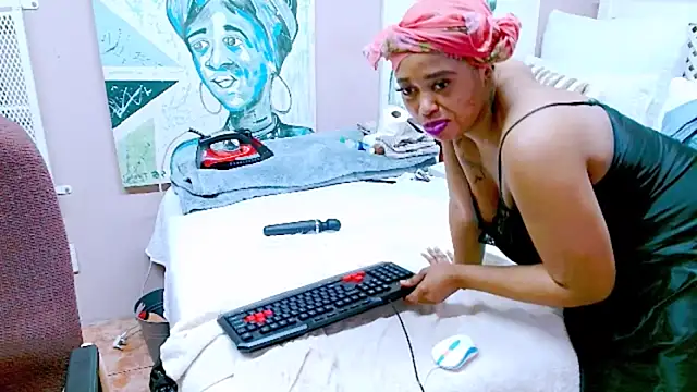 TyraHotxxx online show from May 11, 2026, 2:45 pm