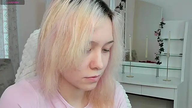 EmilyTrase online show from April 28, 2026, 2:27 am