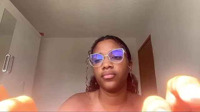 LaraCampbel online show from February 13, 2026, 12:56 pm