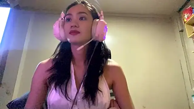 Snapshot of GenevaNicarry chatting on February 14, 2026, 12:07 am GenevaNicarry online show from February 14, 2026, 12:07 am