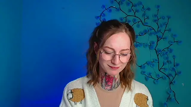 Snapshot of Esmi_Winter chatting on March 10, 2026, 6:29 am Esmi Winter online show from March 10, 2026, 6:29 am
