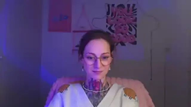 Snapshot of Esmi_Winter chatting on March 12, 2026, 6:19 am Esmi Winter online show from March 12, 2026, 6:19 am