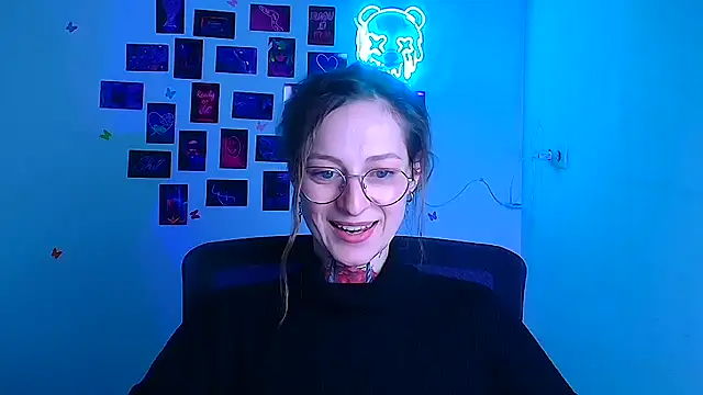 Snapshot of Esmi_Winter chatting on March 13, 2026, 6:20 am Esmi Winter online show from March 13, 2026, 6:20 am