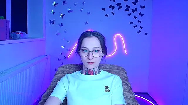 Snapshot of Esmi_Winter chatting on March 22, 2026, 6:44 pm Esmi Winter online show from March 22, 2026, 6:44 pm