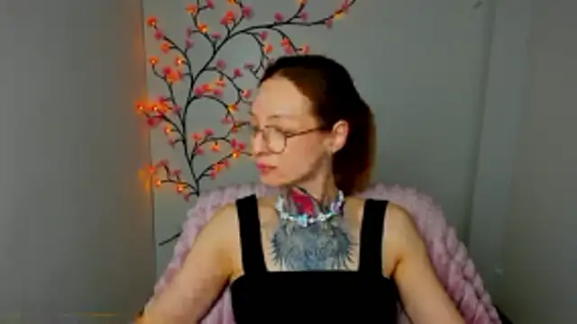 Snapshot of Esmi_Winter chatting on March 29, 2026, 6:19 pm Esmi Winter online show from March 29, 2026, 6:19 pm