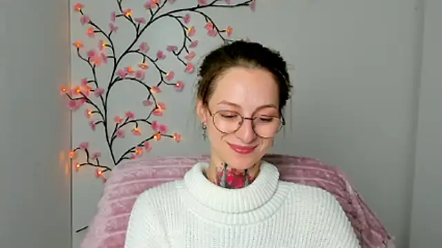 Snapshot of Esmi_Winter chatting on April 11, 2026, 11:14 am Esmi Winter online show from April 11, 2026, 11:14 am
