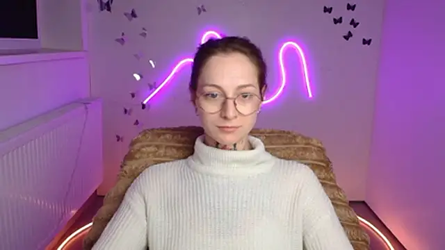 Snapshot of Esmi_Winter chatting on April 27, 2026, 11:41 am Esmi Winter online show from April 27, 2026, 11:41 am