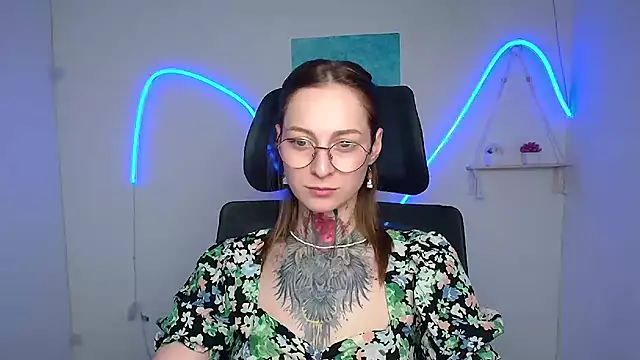 Snapshot of Esmi_Winter chatting on May 7, 2026, 11:48 am Esmi Winter online show from May 7, 2026, 11:48 am