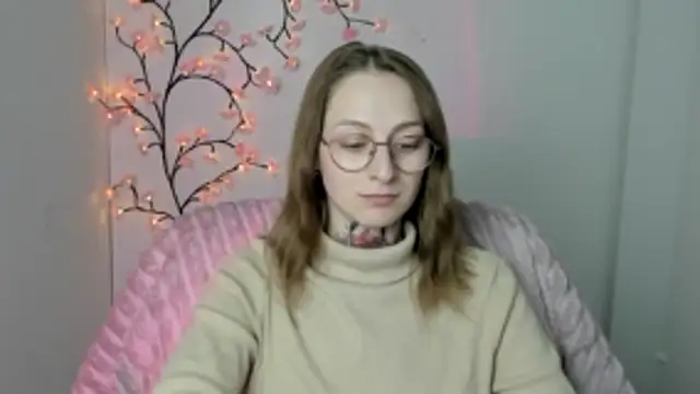 Snapshot of Esmi_Winter chatting on May 11, 2026, 6:16 pm Esmi Winter online show from May 11, 2026, 6:16 pm
