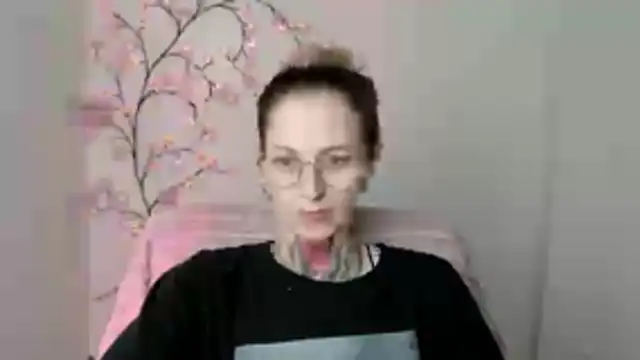 Snapshot of Esmi_Winter chatting on May 12, 2026, 5:54 pm Esmi Winter online show from May 12, 2026, 5:54 pm