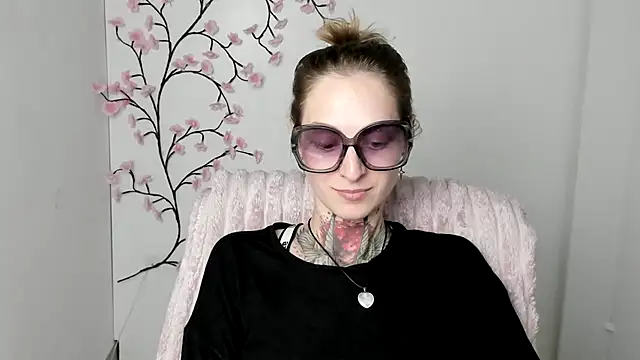 Snapshot of Esmi_Winter chatting on July 11, 2026, 11:35 am Esmi Winter online show from July 11, 2026, 11:35 am