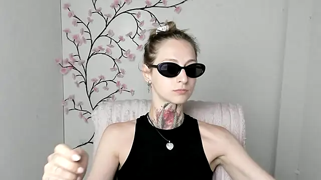 Snapshot of Esmi_Winter chatting on July 20, 2026, 11:34 am Esmi Winter online show from July 20, 2026, 11:34 am