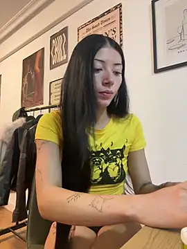 Karmenlovex online show from March 30, 2026, 7:26 pm