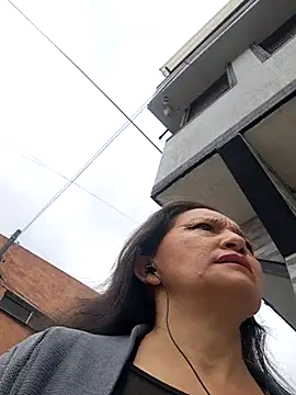 Alexamontiel  online show from April 24, 2026, 3:58 pm