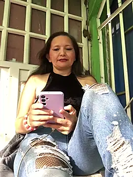 Alexamontiel  online show from April 30, 2026, 9:19 pm