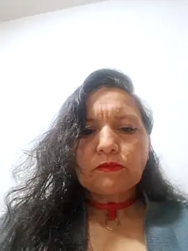 Alexamontiel  online show from May 13, 2026, 1:47 am